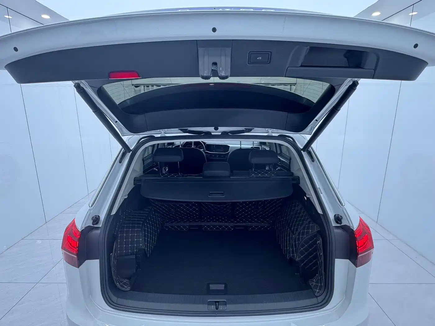 Volkswagen Tayron 2022 280TSI 2WD Luxury Smart Connect Edition фото 15