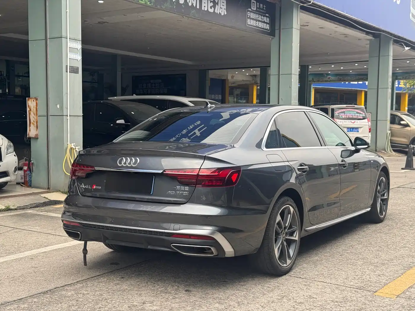 Фото 9 - Audi A4L