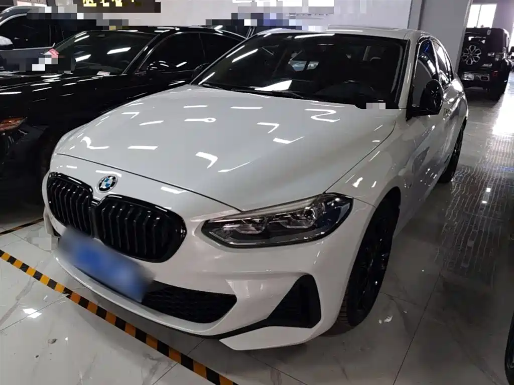 BMW 1 Series 2022 125i M Sport Shadow Edition фото 2