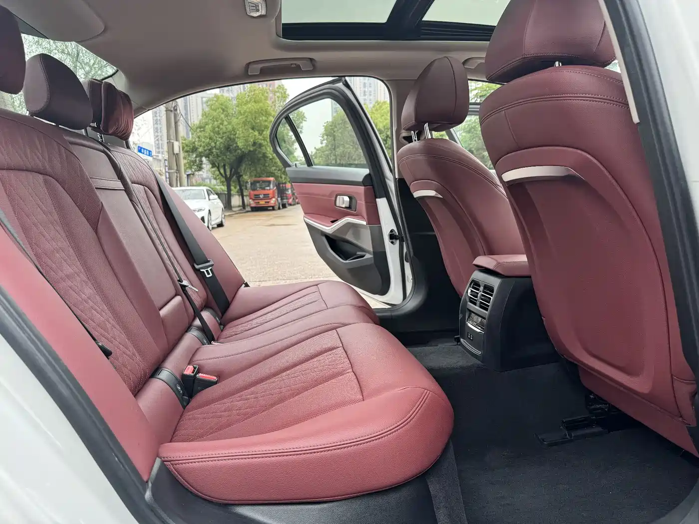 BMW i3 2024 eDrive 35 L фото 10