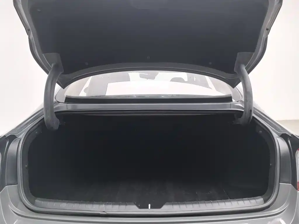 صورة 16 - Hyundai Sonata