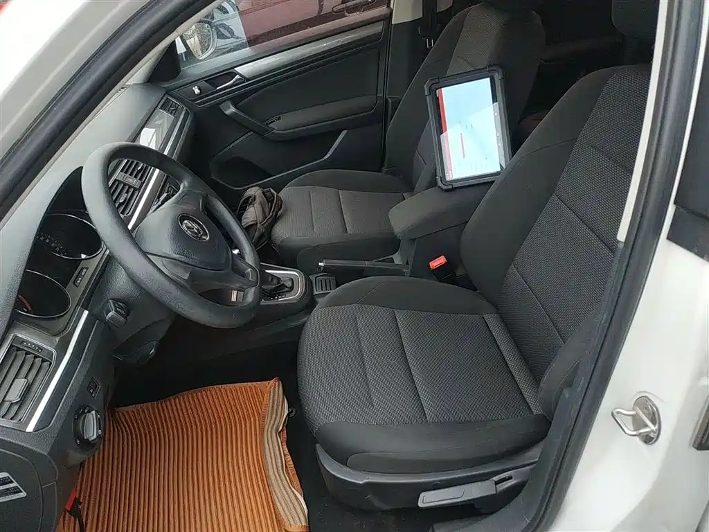 Volkswagen Bora 2017 1.6L Automatic Fashion Edition фото 15