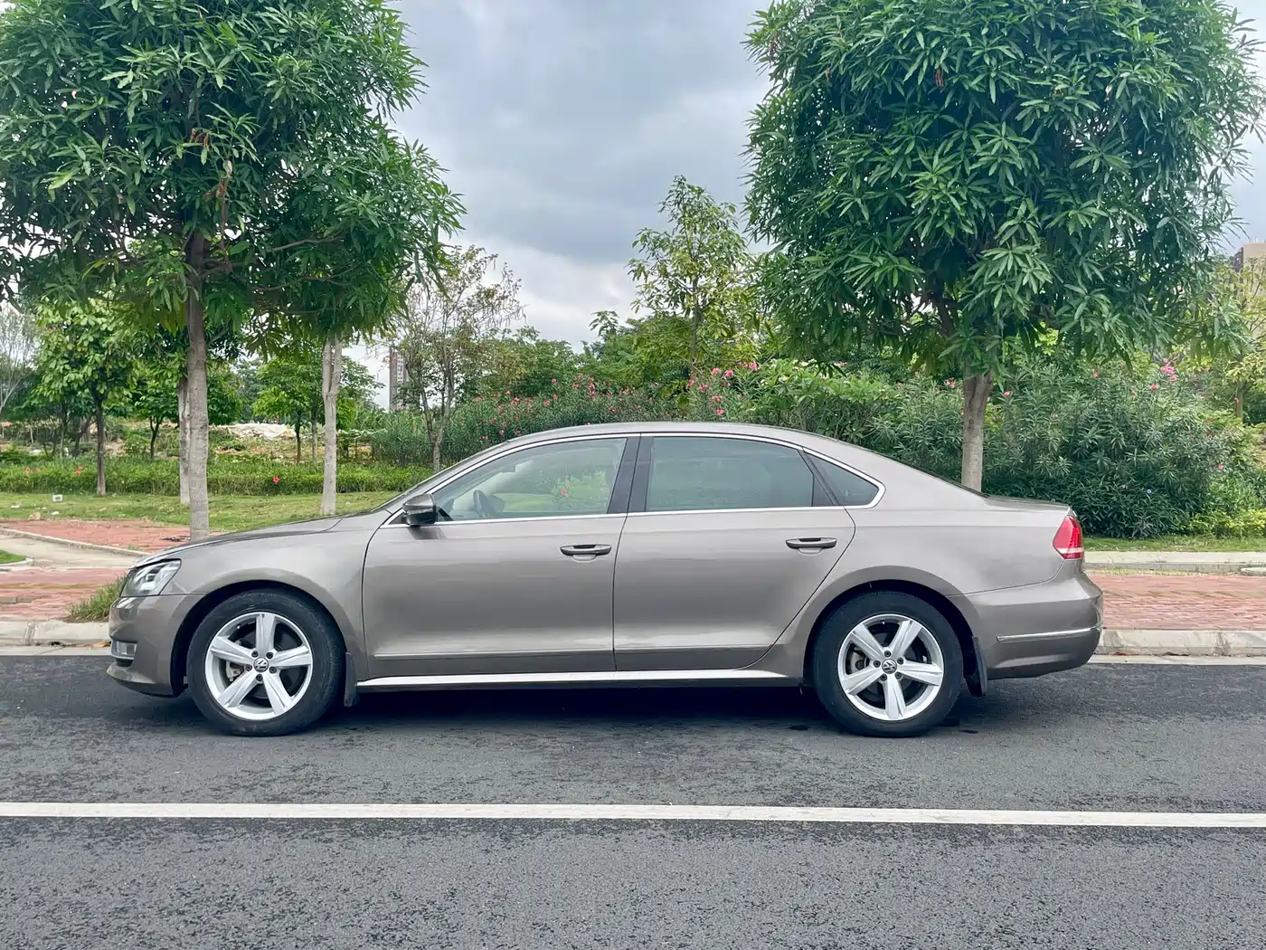 Volkswagen Passat 2013 2.0TSI DSG Yuzun фото 3