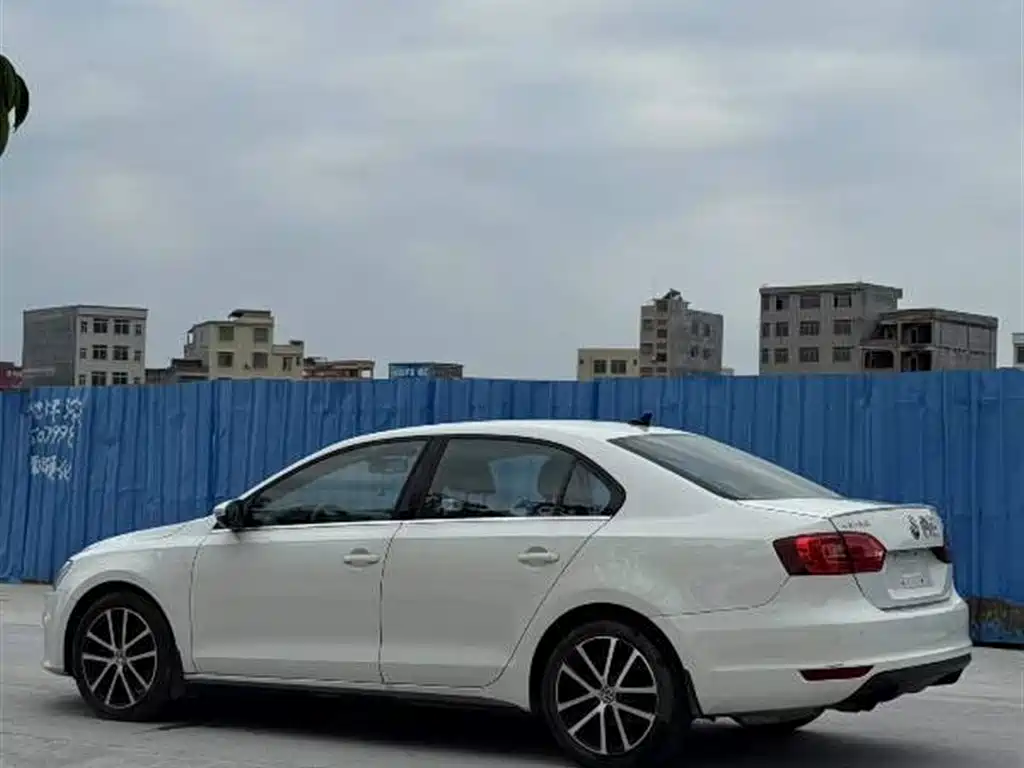 Volkswagen Sagitar 2013 2.0TSI GLI фото 7