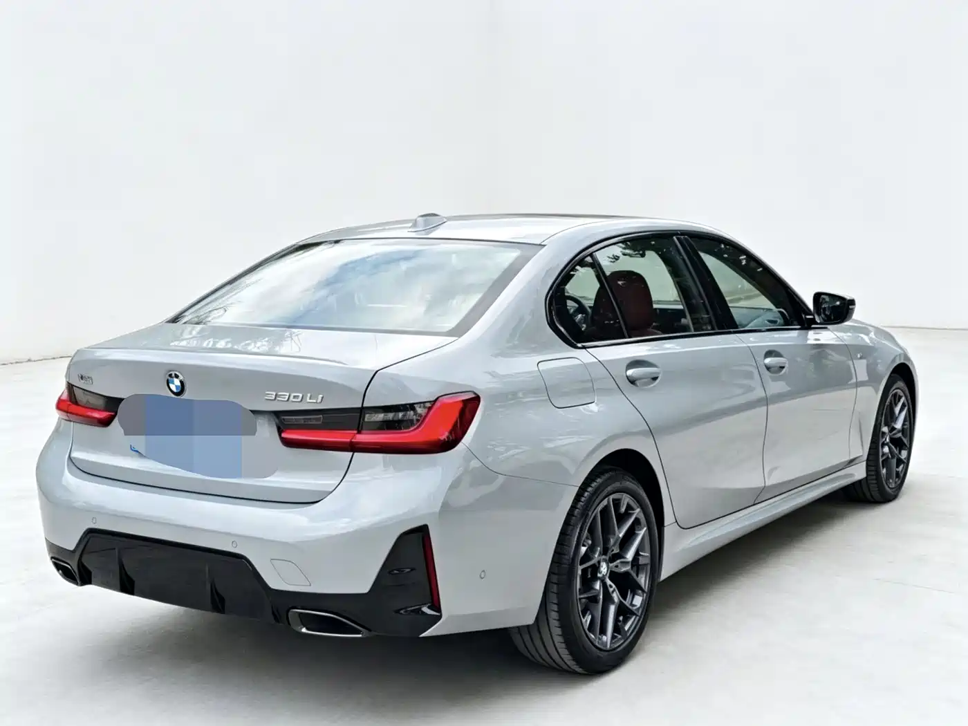 BMW 3 Series 2025 330Li M Sport Night Edition фото 9