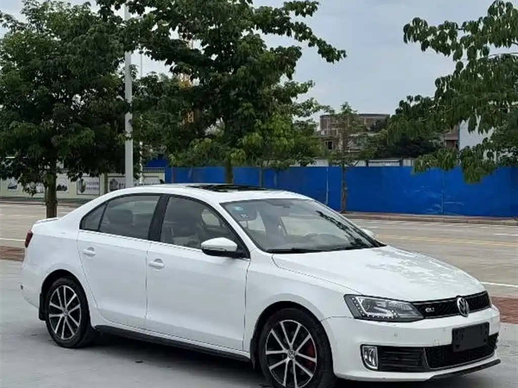 Volkswagen Sagitar 2013 2.0TSI GLI фото 9