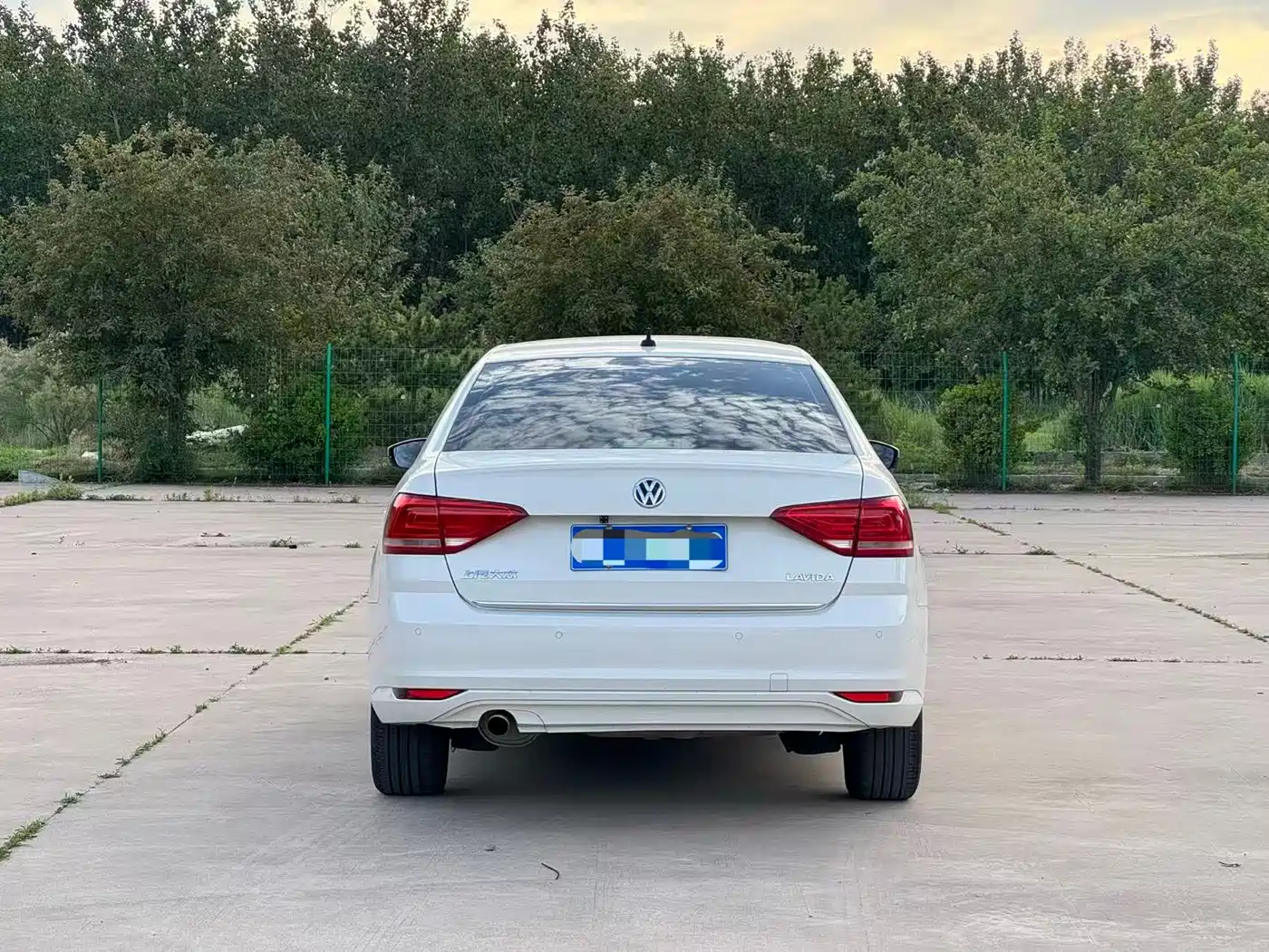 Volkswagen Lavida 2017 1.6L Automatic Comfort Edition фото 5
