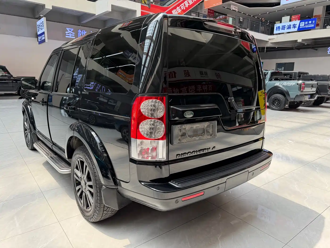Land Rover Discovery 2013 3.0 SDV6 Black Premium Limited Edition фото 13