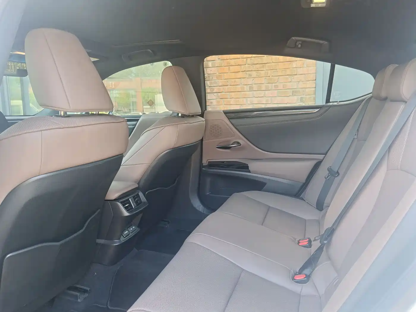 Lexus ES 2021 200 Excellence Edition фото 16