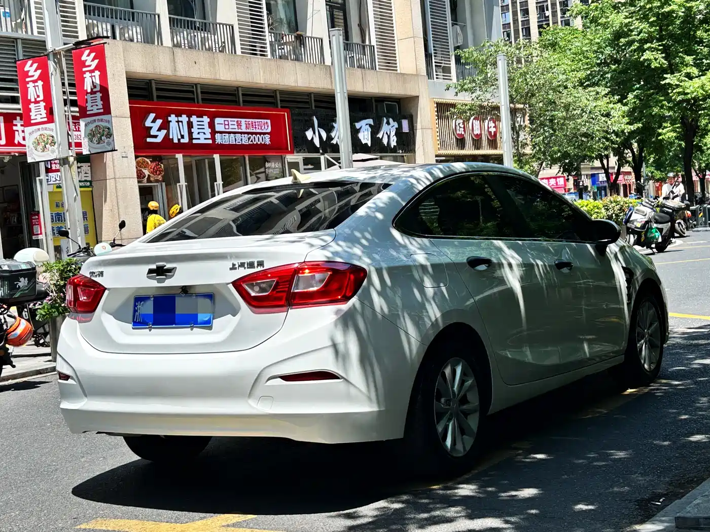 Chevrolet Cruze 2017 1.5L Automatic Pioneer Sunroof фото 4