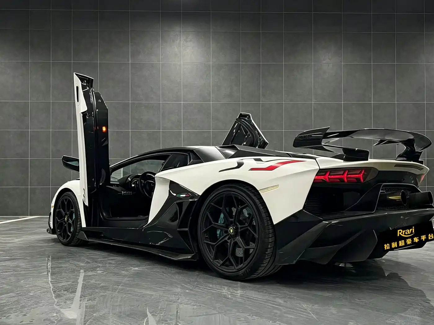 Lamborghini Aventador 2011 LP 700-4 фото 2