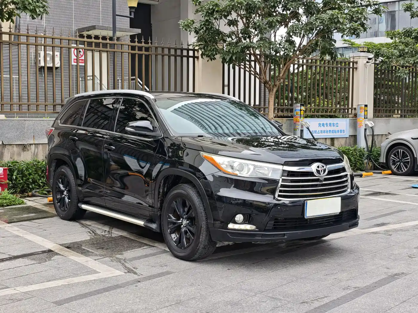 Toyota Highlander 2015 2.0T AWD Elite Edition 7-seater фото 3