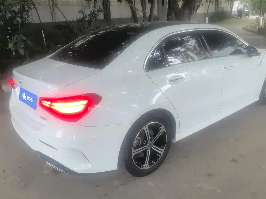 Mercedes-Benz A-Class 2023 A 200 L Fashion фото 3