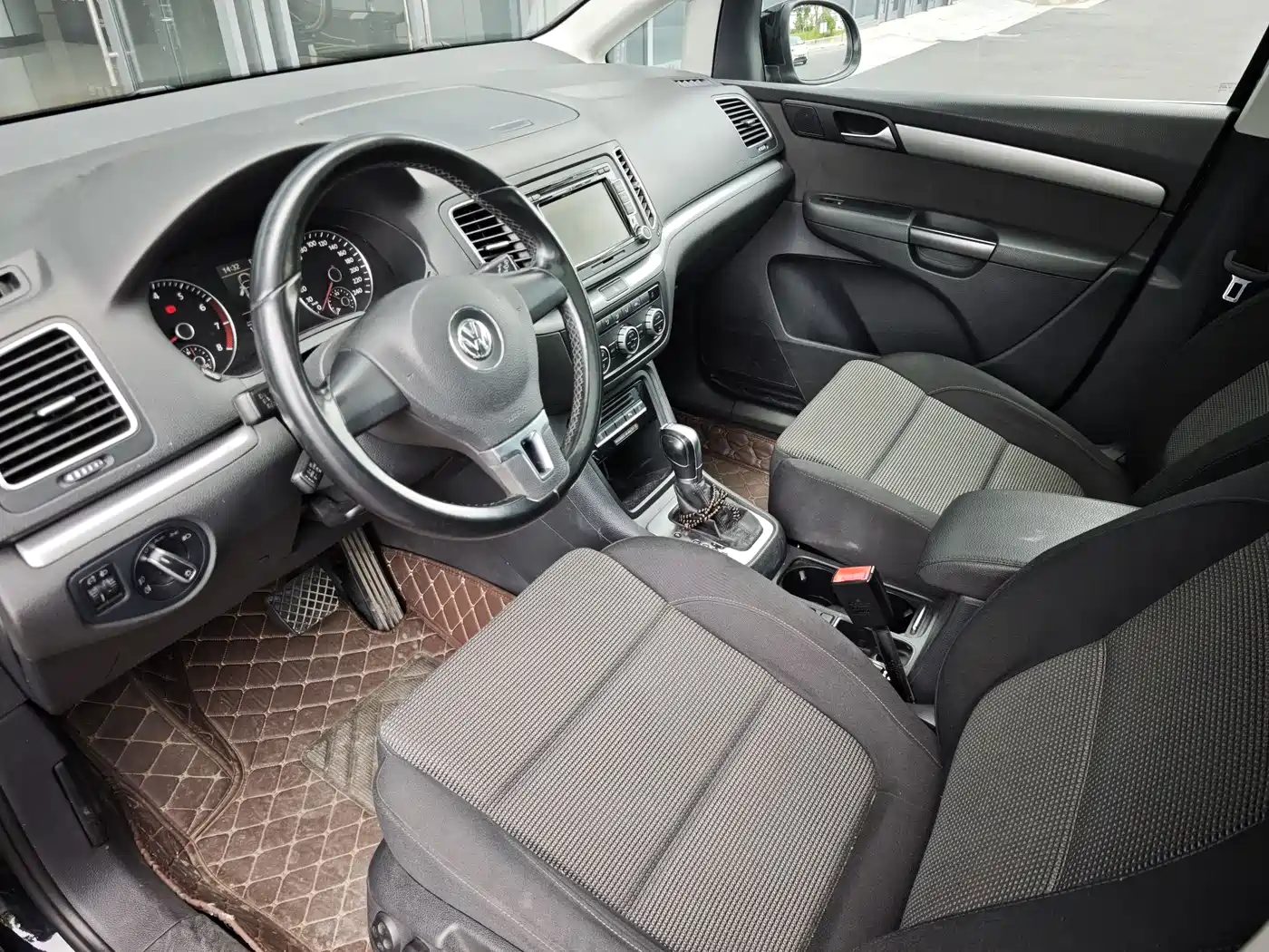 Volkswagen Sharan 2015 1.8TSI Comfort фото 4
