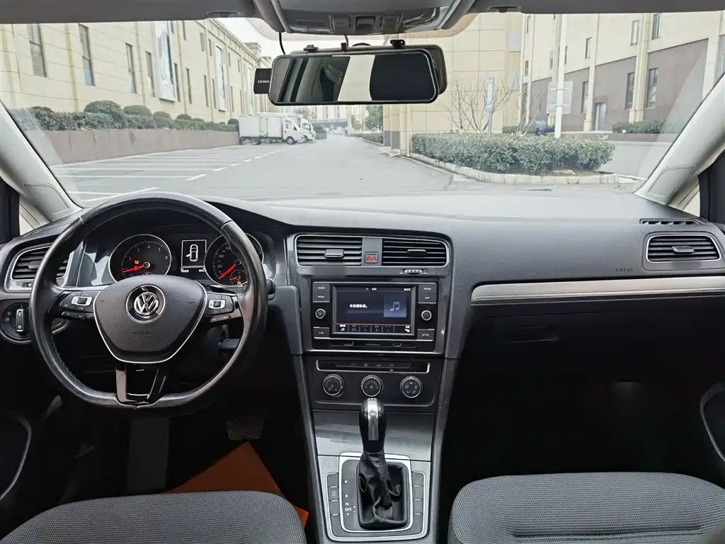 Volkswagen Golf 2018 230TSI Automatic Comfort фото 14