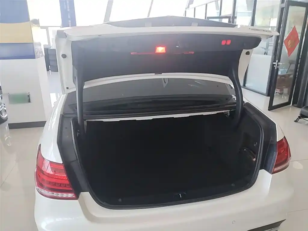 Mercedes-Benz E-Class 2015 Facelift E 200 L Sport фото 19