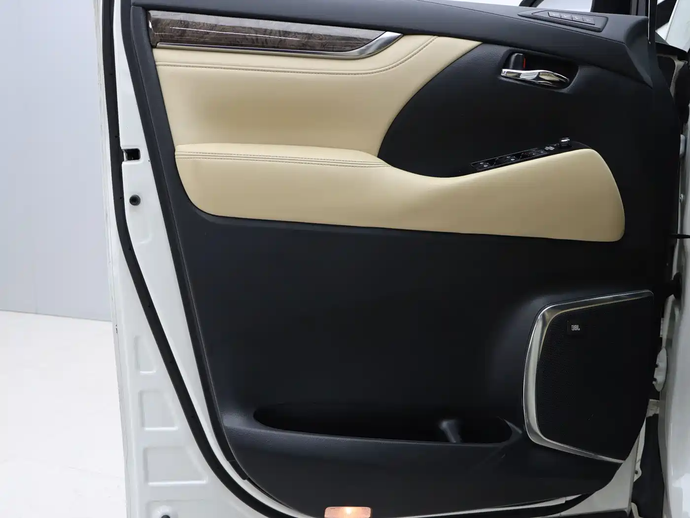 Toyota Alphard 2018 Facelift 3.5L Premium Edition фото 16