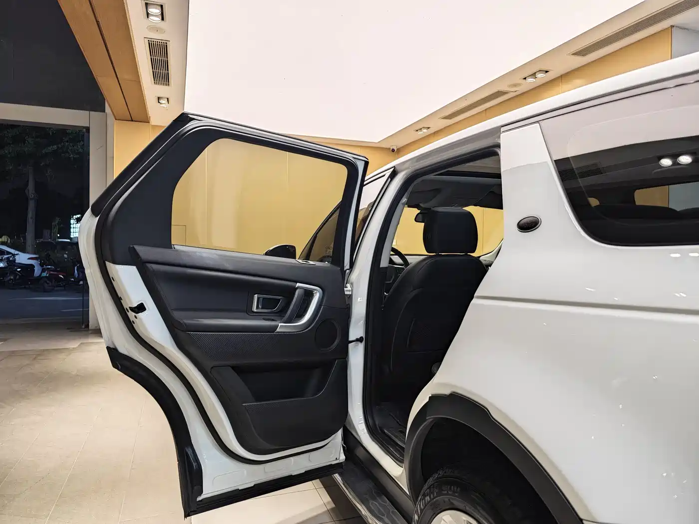 Land Rover Discovery Sport 2017 2.0T HSE фото 20