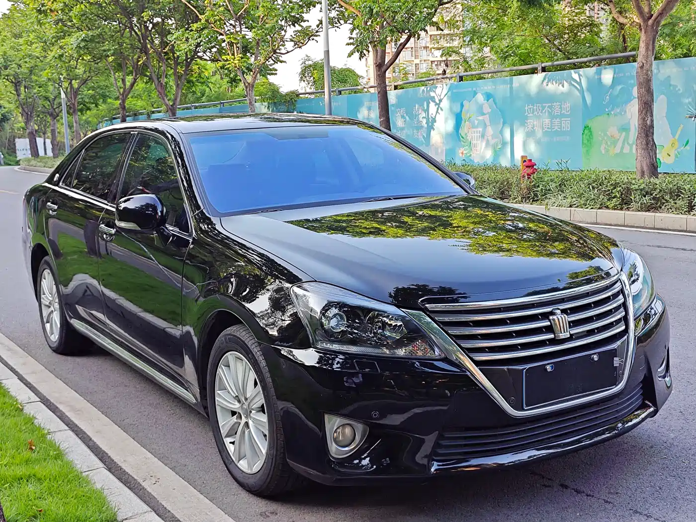 Toyota Crown 2012 2.5L Royal Leather Edition фото 3