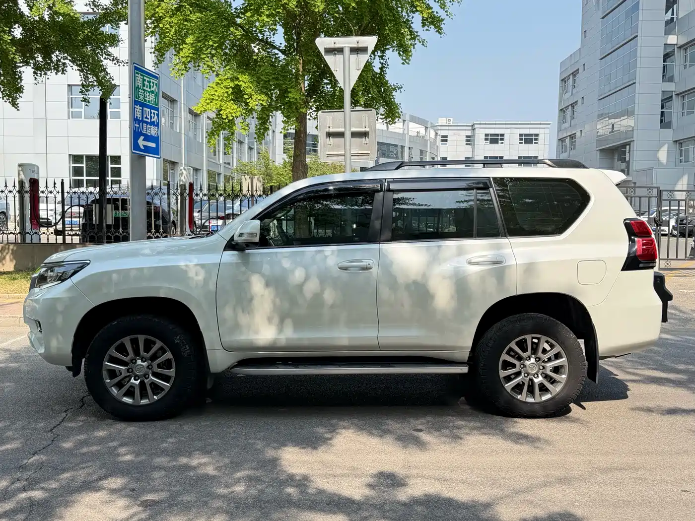 Toyota Prado 2018 3.5L Automatic TX-L Rear-mounted Spare Tire фото 5