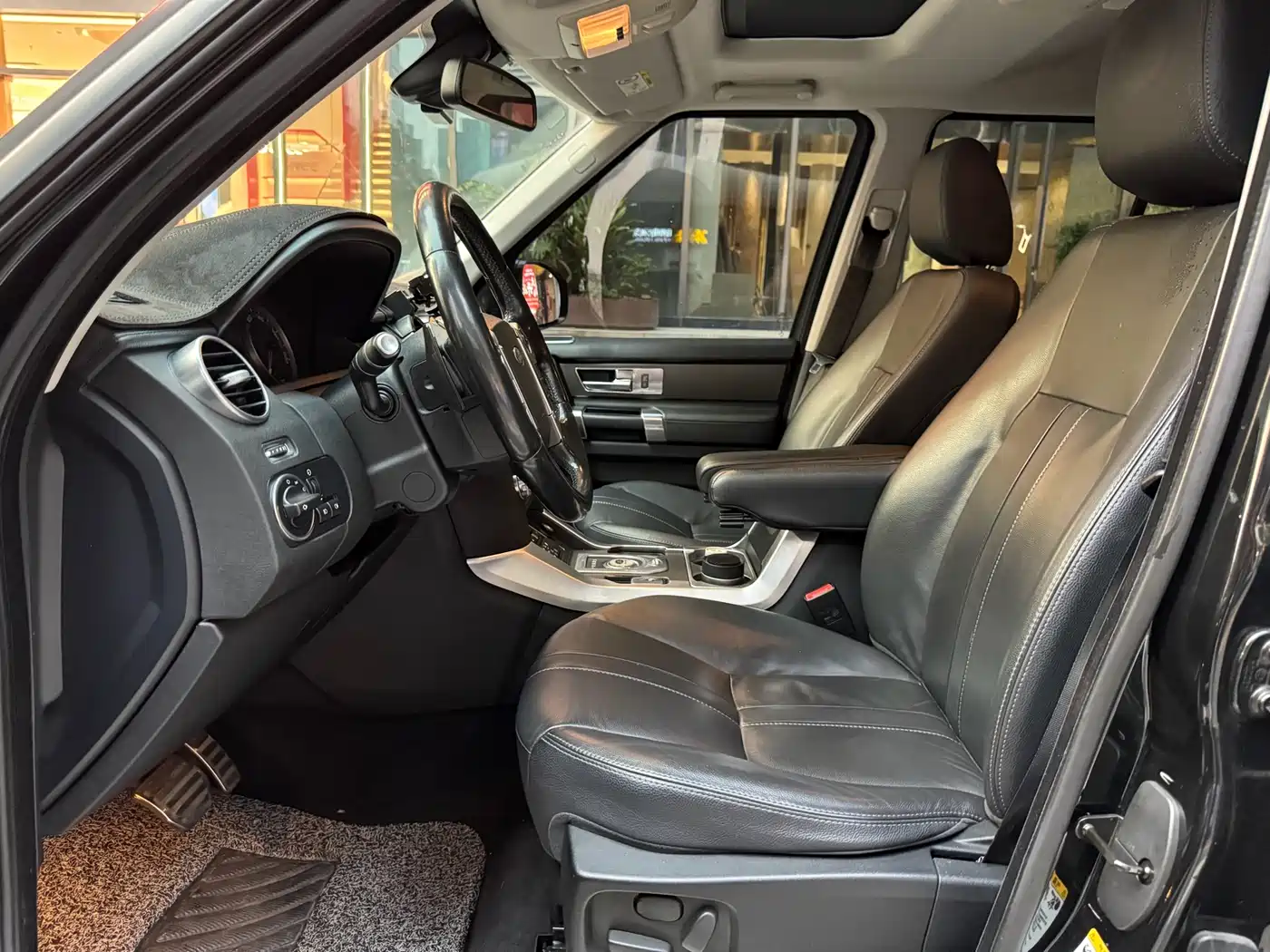 Land Rover Discovery 2015 3.0 SC V6 SE фото 8