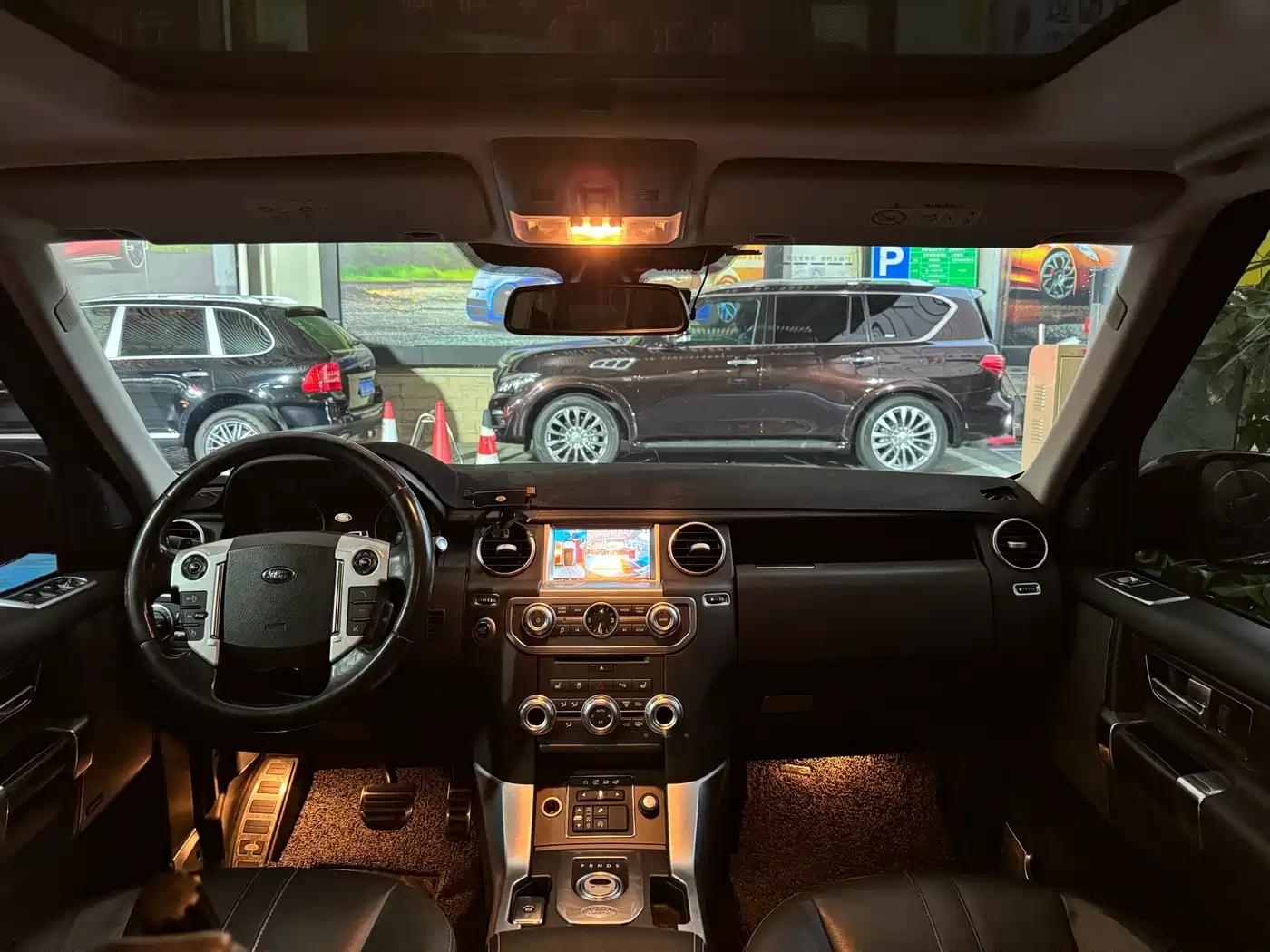 Land Rover Discovery 2015 3.0 SC V6 SE фото 13