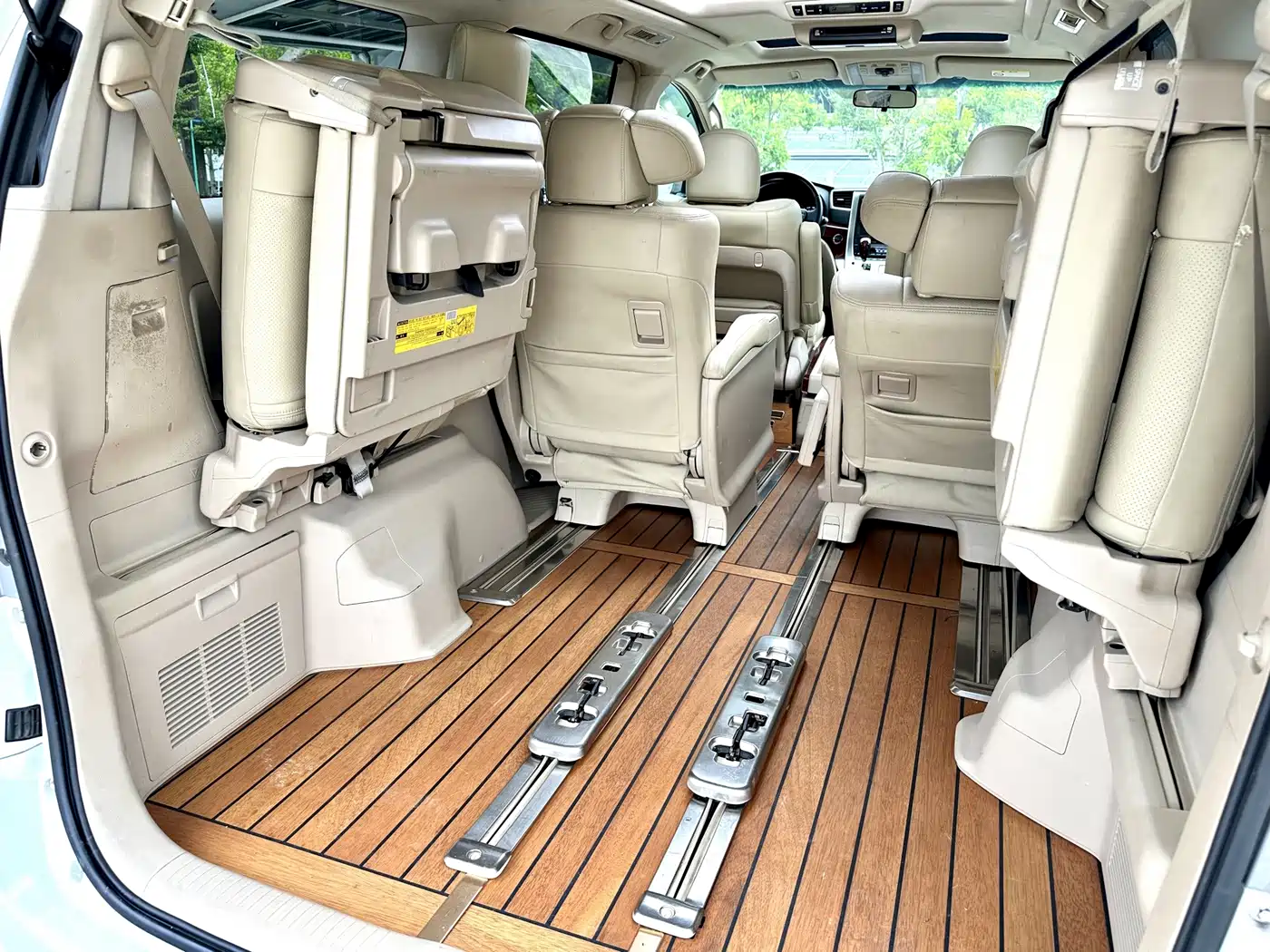 Photo 18 - Toyota Alphard