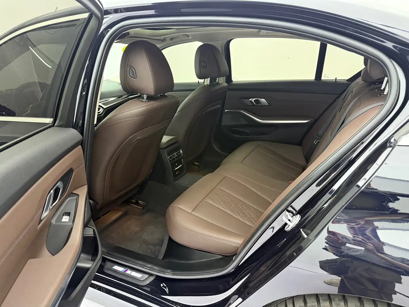 BMW 3 Series 2024 320i M Sport Package фото 13