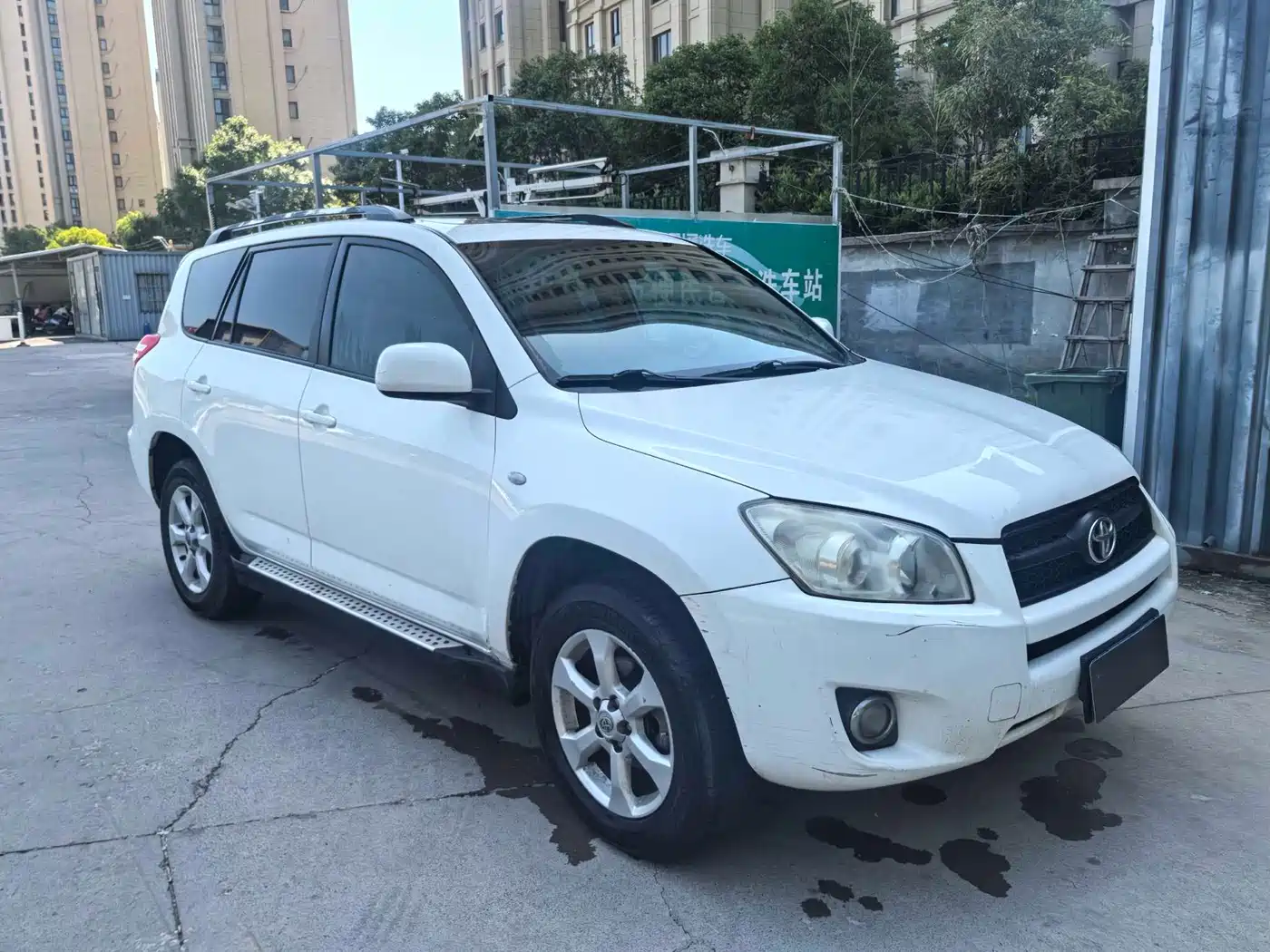 Toyota RAV4 Rongfang 2010 2.0L Automatic Luxury Upgrade Edition фото 2