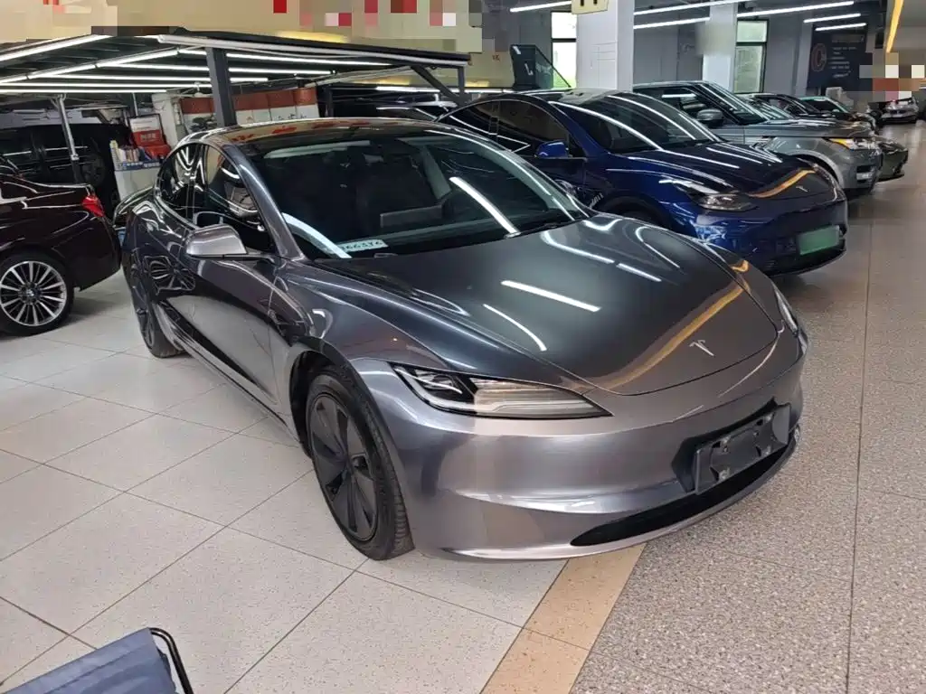 Фото 4 - Tesla Model 3