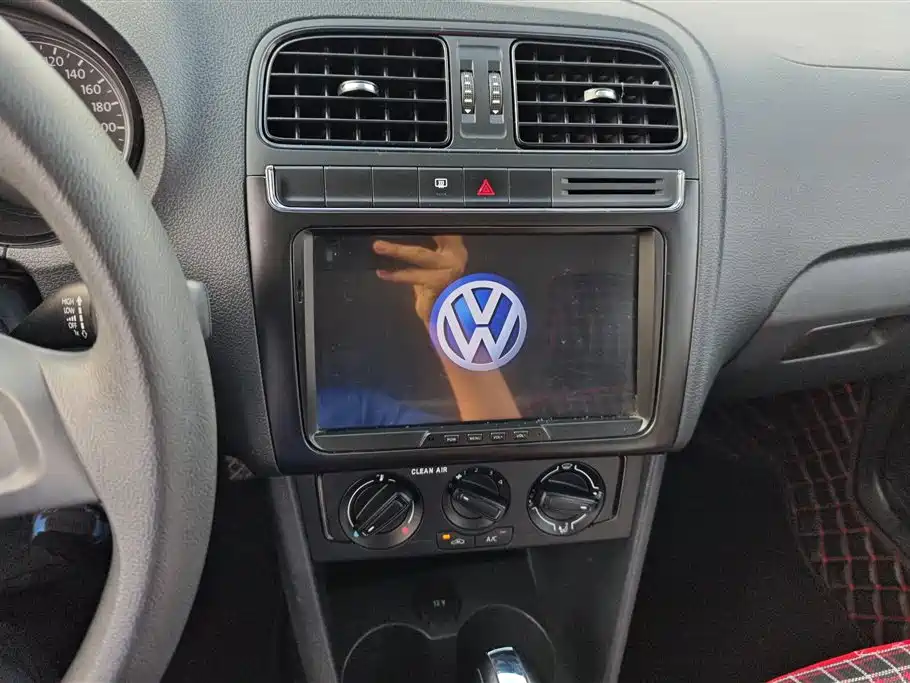 Volkswagen Polo 2016 1.4L Automatic Trend фото 13