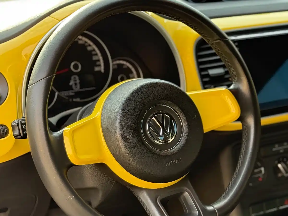 Volkswagen Beetle 2013 1.4TSI Fashion Edition фото 5