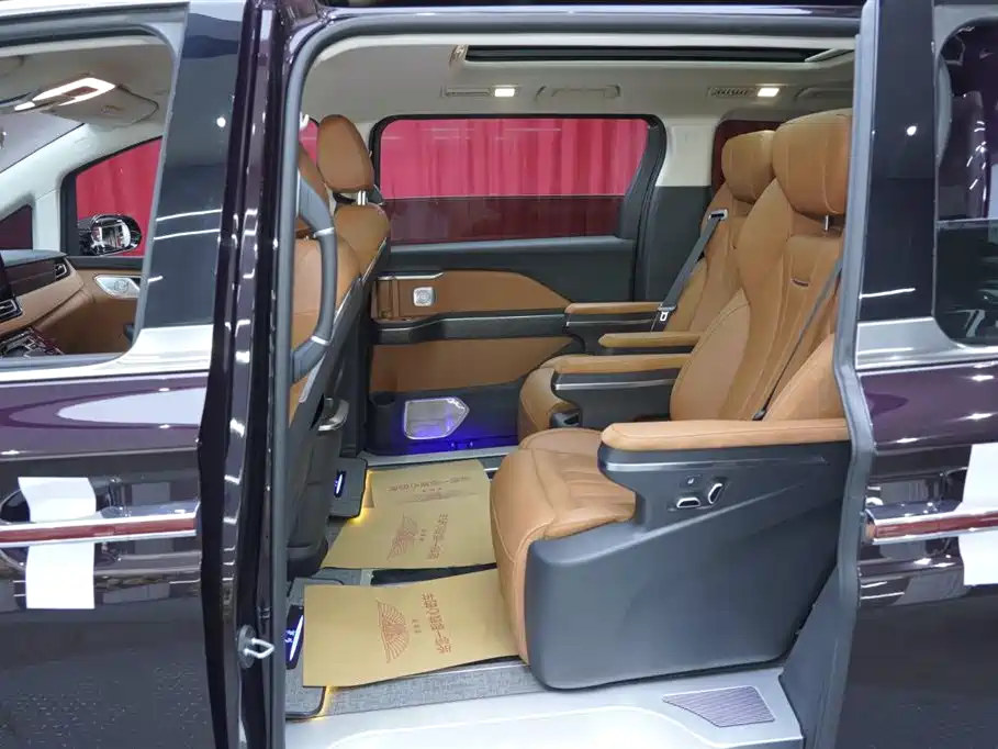 Hongqi HQ9 PHEV 2024 Model 2.0T AWD Business Edition фото 18