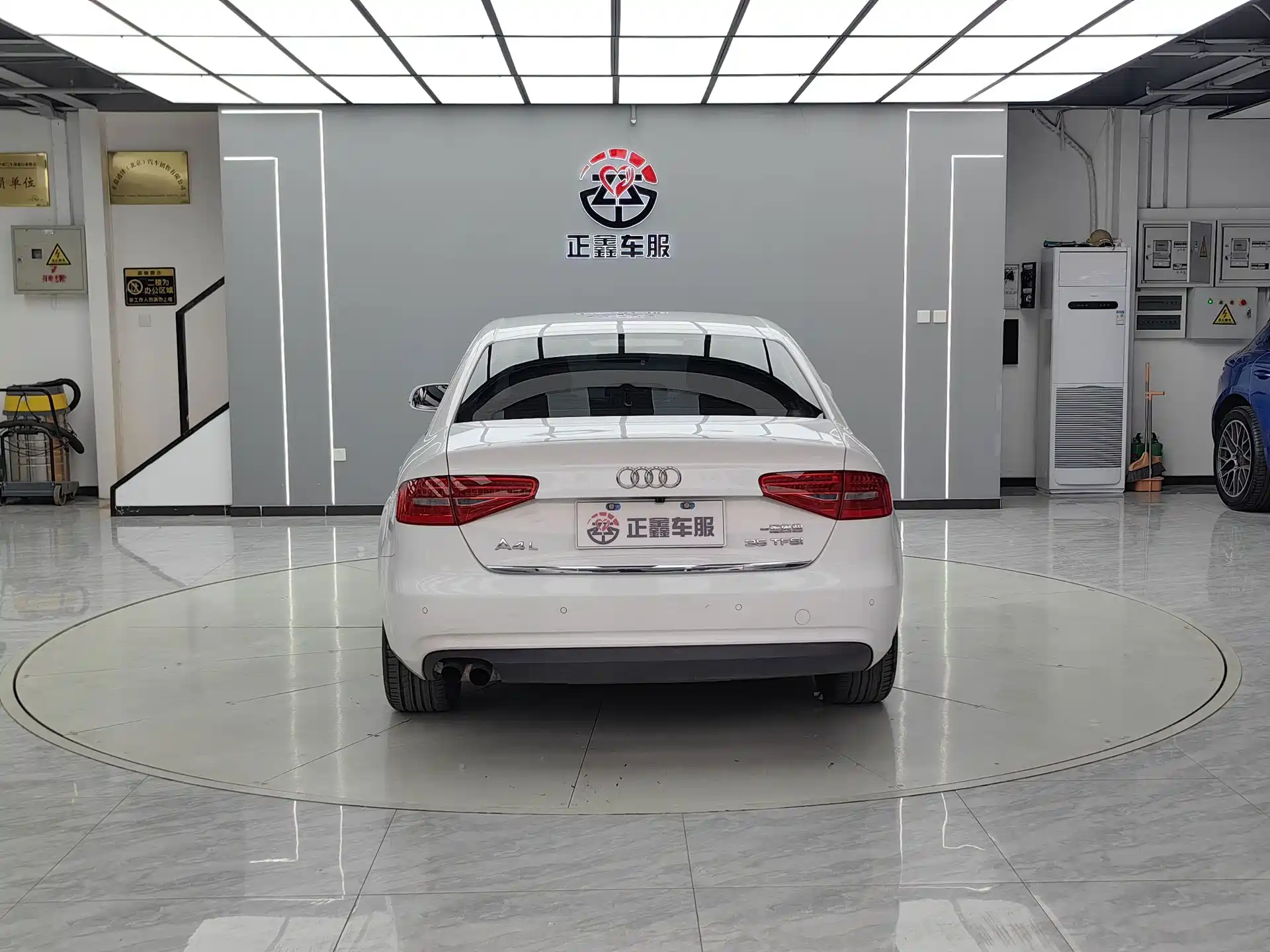 Фото 16 - Audi A4L
