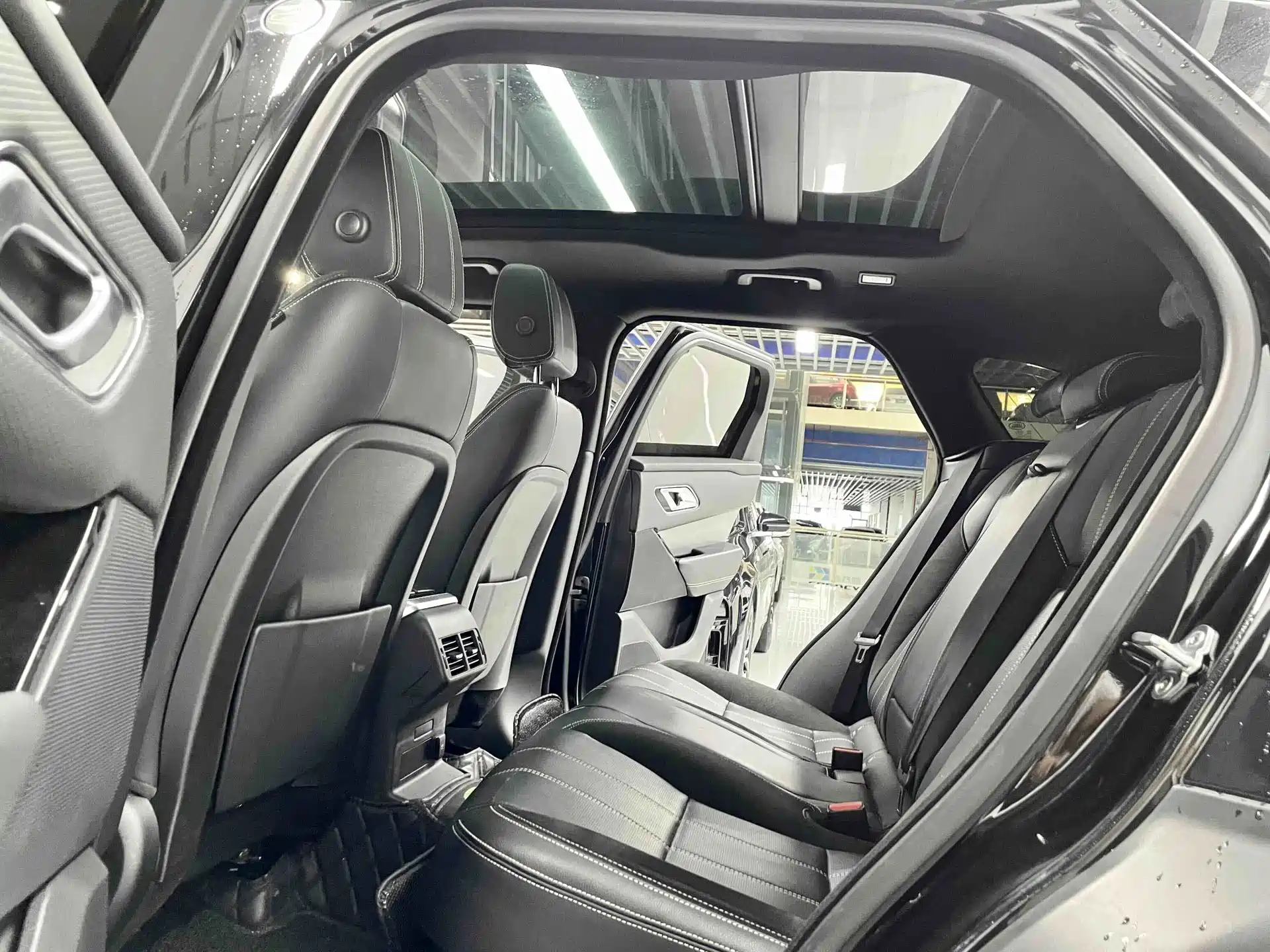 Фото 7 - Land Rover Range Rover Velar