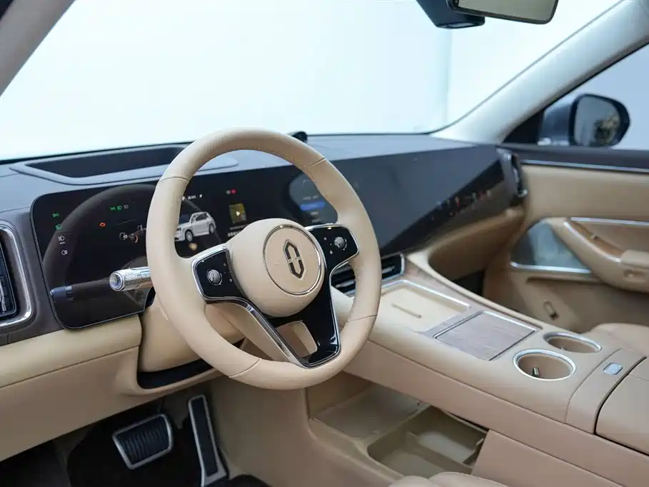 AITO Wenjie AITO M8 2025 Extended Range Ultra 53.4kWh 6-Seater фото 6