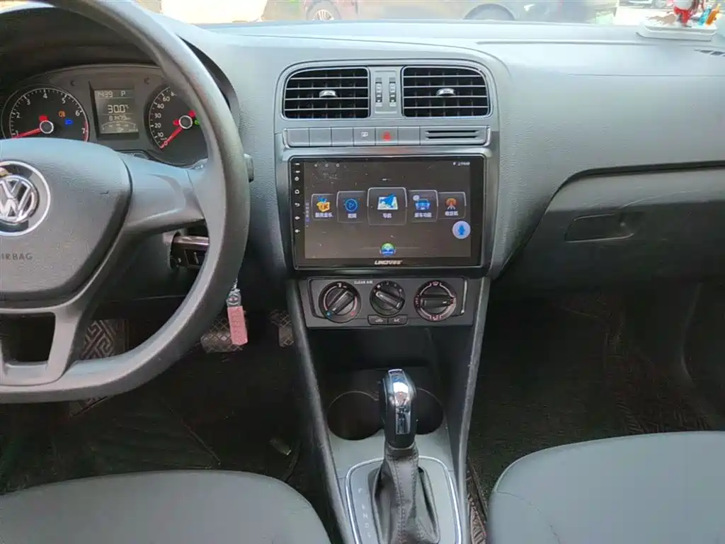 Volkswagen Polo 2016 1.4L Automatic Trend фото 13