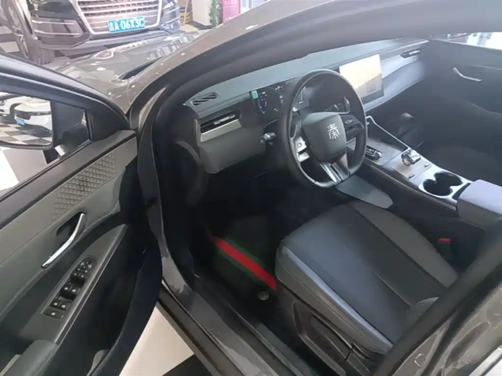 BYD Qin PLUS 2025 DM-i Smart Drive 55KM Leader фото 16