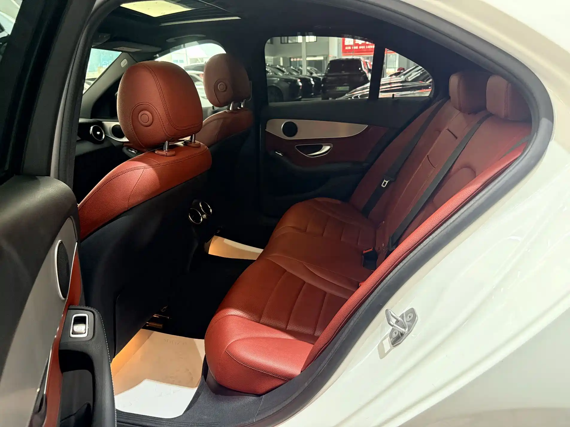 Фото 8 - Mercedes-Benz C-Class