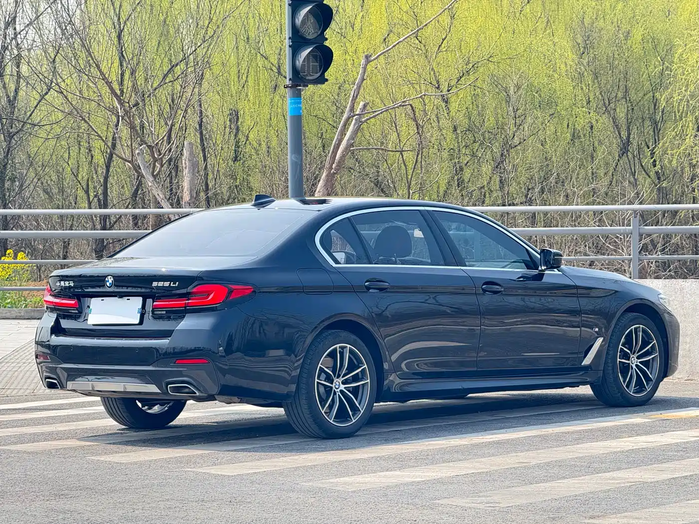 BMW 5 Series 2022 525Li M Sport Package фото 8