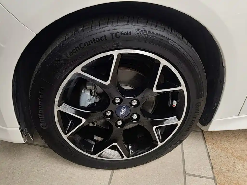 Фото 23 - Ford Focus