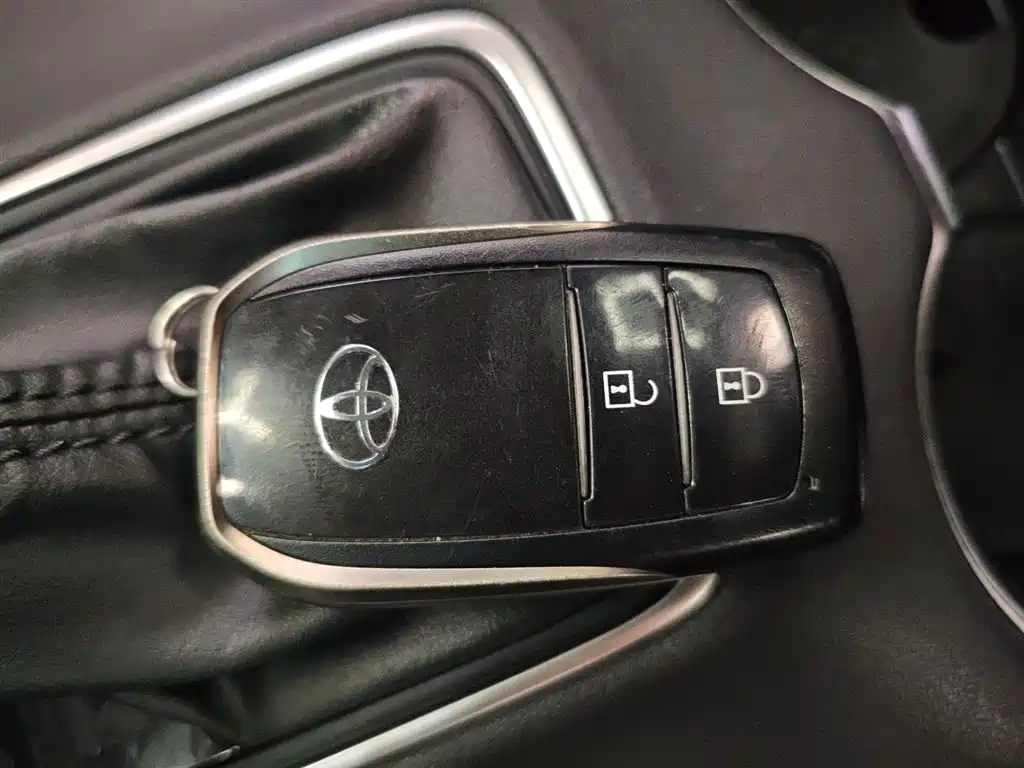 Toyota Venza 2023 2.0L CVT FWD Luxury фото 9