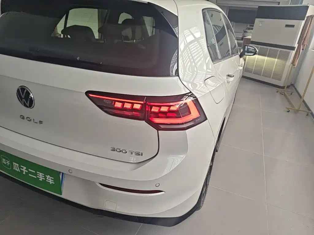Volkswagen Golf 2025 2025 300TSI R-Line