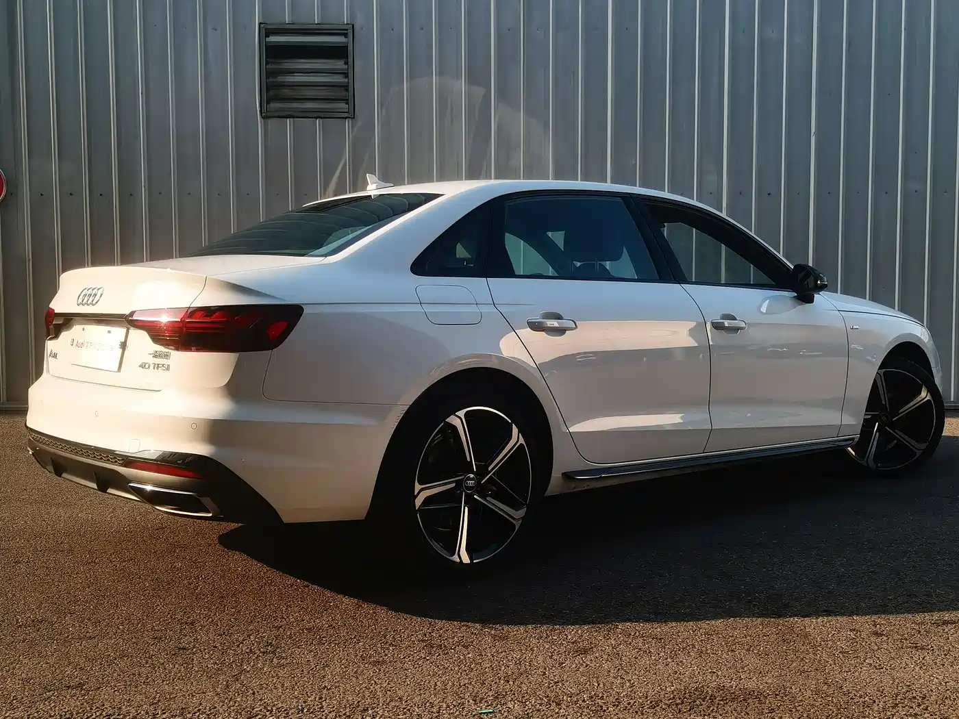 Audi A4L 2025 2 Million Celebration Edition 40 TFSI Luxury Dynamic фото 12
