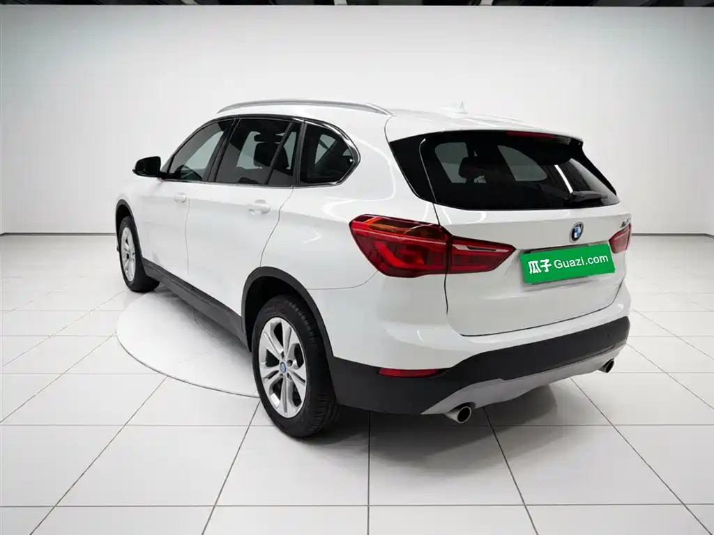 BMW X1 2016 sDrive18Li Premium Model фото 5