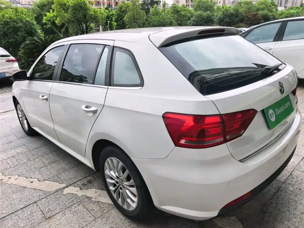 Volkswagen Lavida Tour 2013 1.6L Auto Luxury фото 5