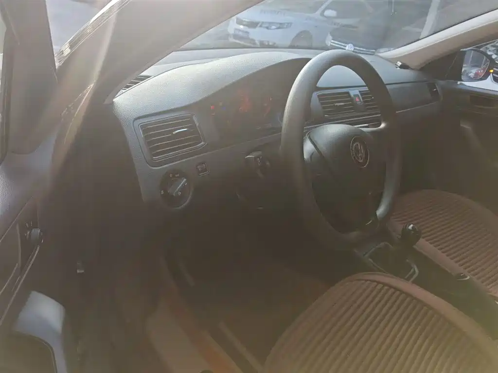 Volkswagen Santana 2016 1.6L Manual Trend Edition фото 16
