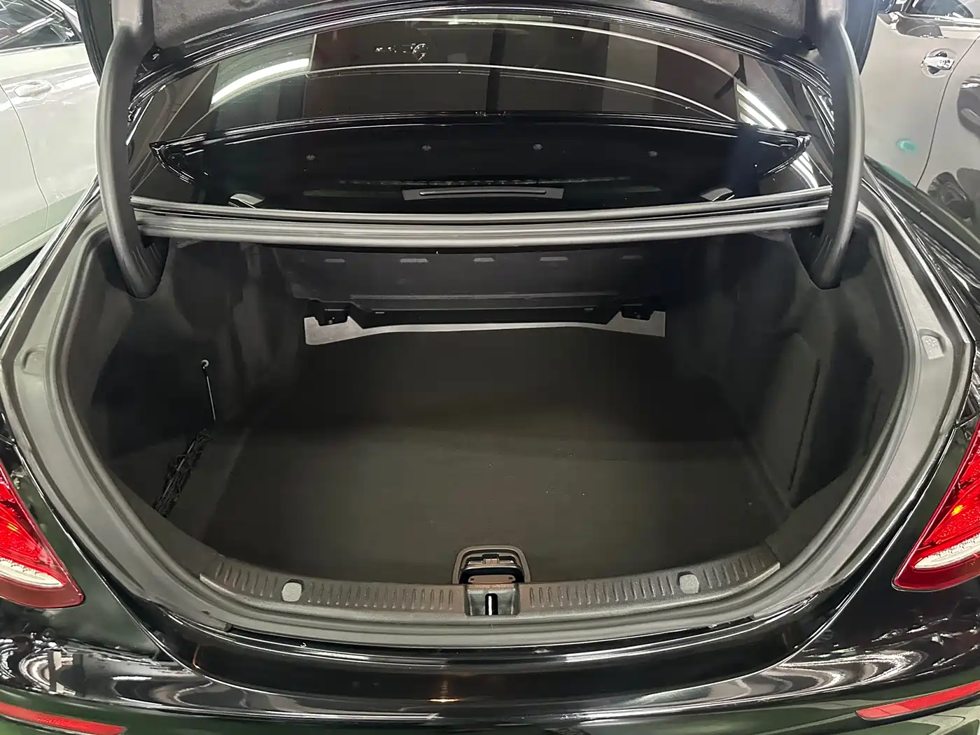 Mercedes-Benz E-Class 2018 Facelift E 200 L Sport фото 12