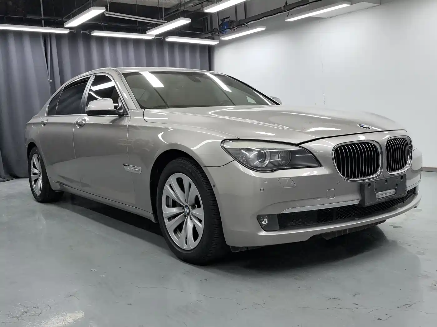 BMW 7 Series 2009 730Li Luxury фото 3