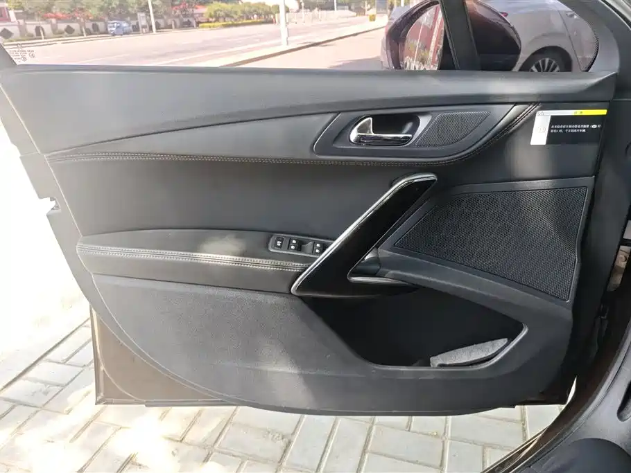 Peugeot 508 2015 1.8THP Auto Flagship Edition фото 7